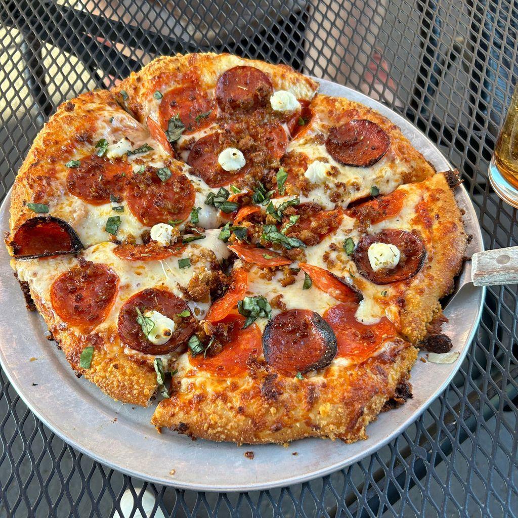 Fenton Winery & Brewery Trattoria pizza